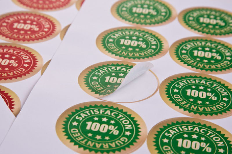 Sticker baskı – özelleştirilmiş etiket ve çıkartma tasarımı örneği